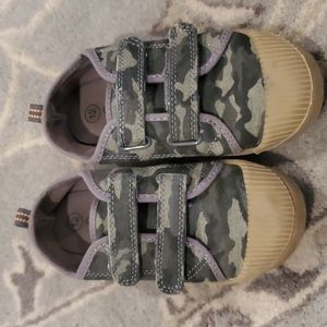 Camo velcro sneakers
